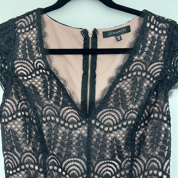 Fancy lace romper - Picture 2 of 5